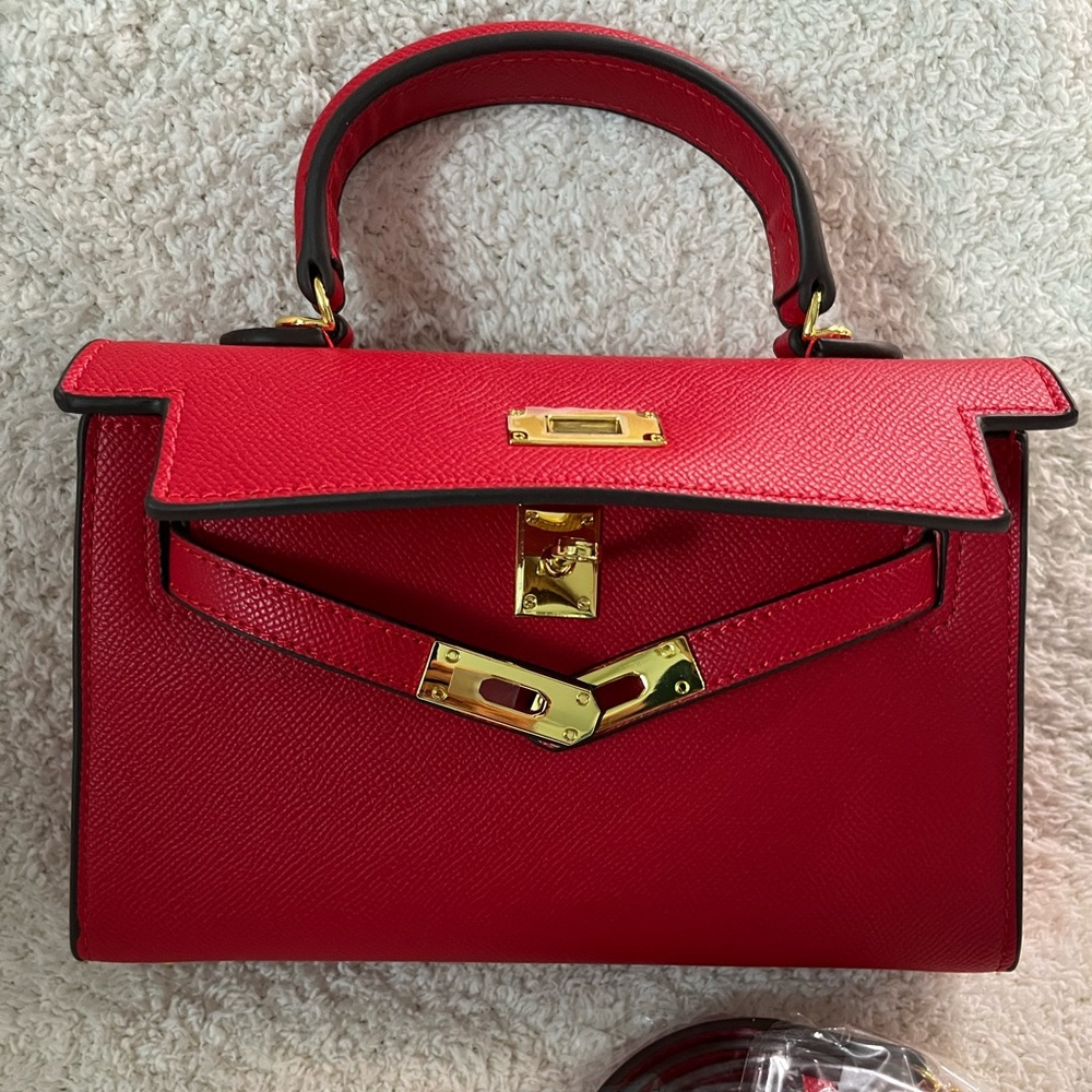 Classic mini handbag with optional crossbody adjustable strap.